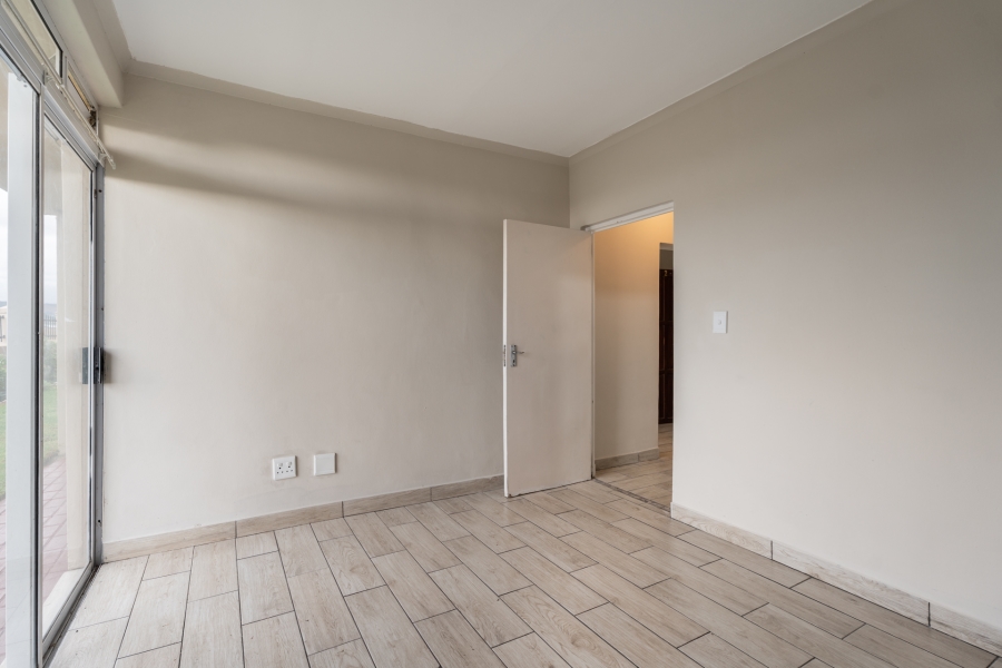 2 Bedroom Property for Sale in Whispering Pines Western Cape